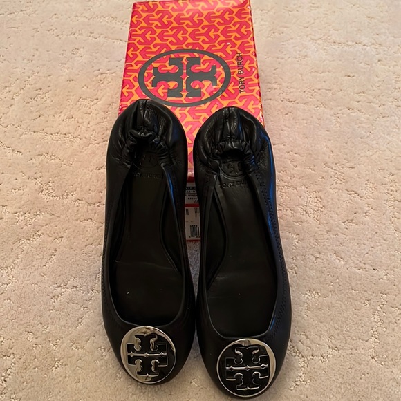 Tory Burch classic ballet flats EXCELLENT CONDITION!!! Silver  Tory accent - Picture 2 of 7